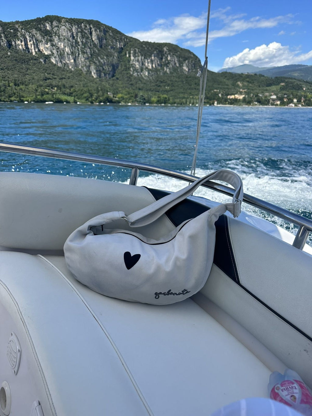 Hobo Bag Heart - White