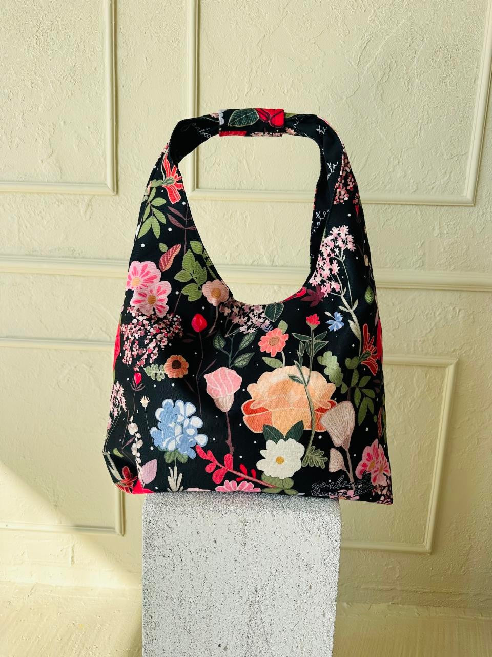 Moon Bag - Curly Summer Night