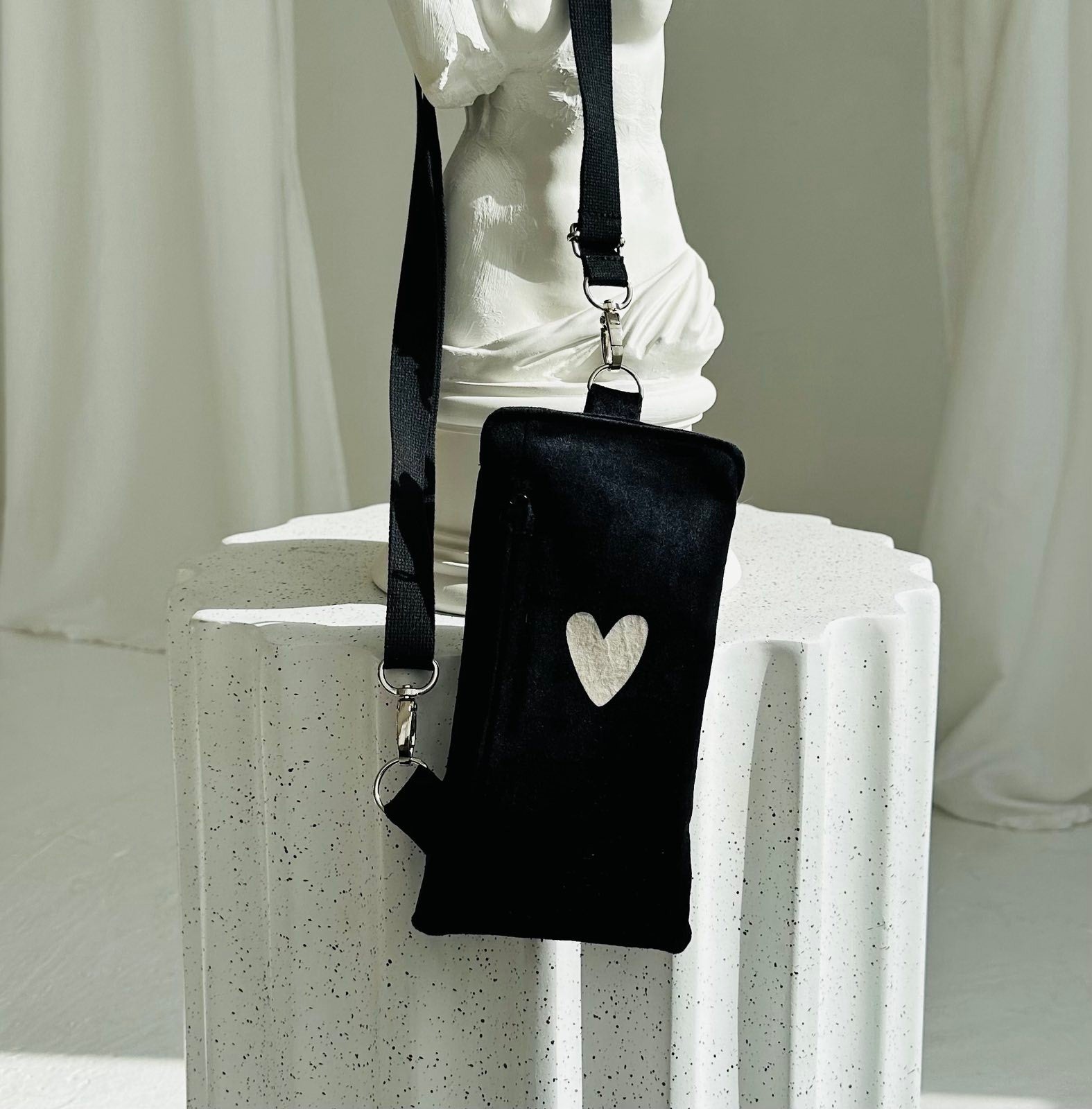 Phone Bag Heart - Black